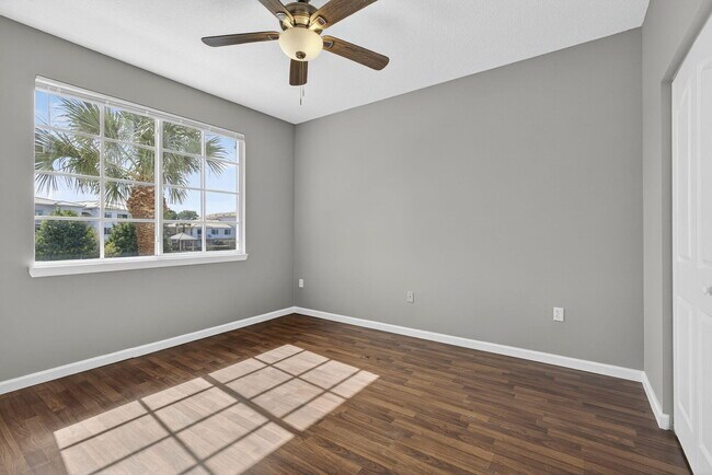 Building Photo - 6204 Myrtlewood Cir W