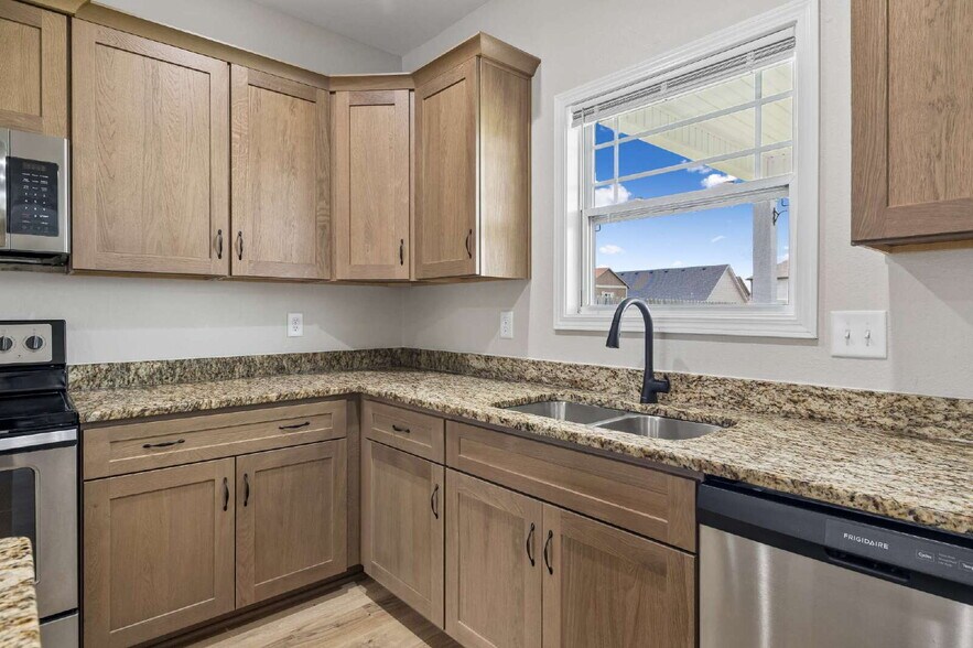 Building Photo - 1240 Winterset Dr