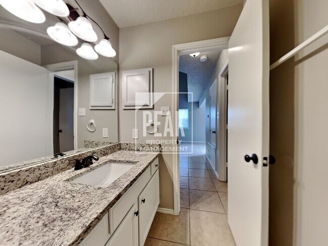 Building Photo - Beautiful Home ready for a June MOVE-IN!