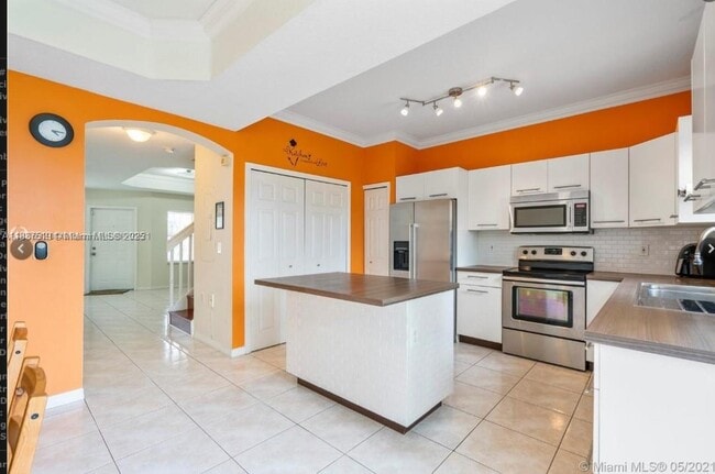 Building Photo - 11528 NW 60th Terrace
