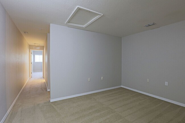 Building Photo - Villages of Stoneybrook 12000-1403