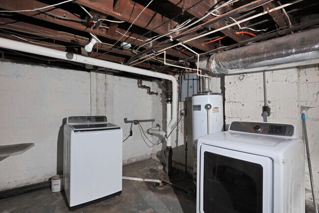 Building Photo - 1123-1125 Wilson Ave - 1125 Wilson Ave