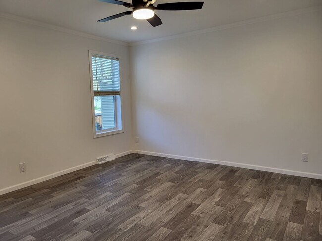 Building Photo - 1143 Bayside Rd