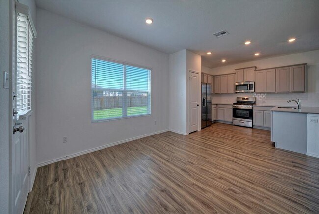 Building Photo - 3201 Ancira Pl