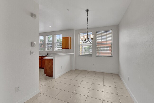 Building Photo - 770 Millbrae Ct