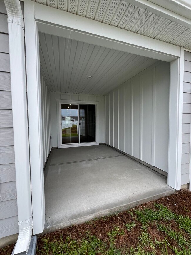 Building Photo - 4184 Farmfield Dr