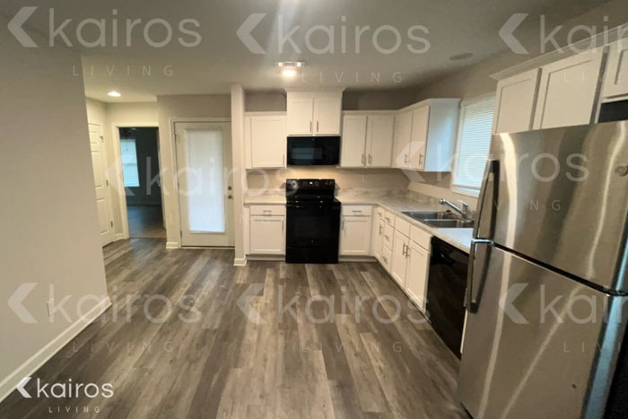 Building Photo - 1451 Maxwell Cir