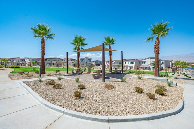 Building Photo - Turnkey Furnished 4BR Home in Palm Desert ...