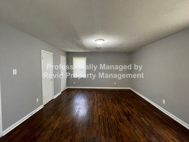 Building Photo - Charming Home for Rent in Memphis!!