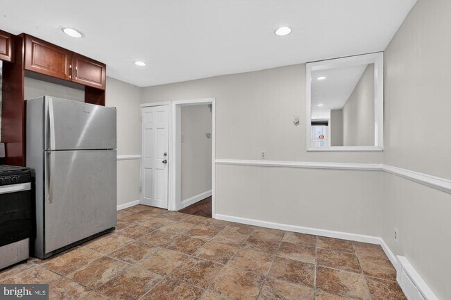 Building Photo - 2524 E Lehigh Ave