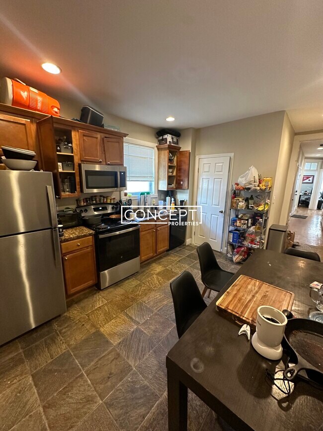 Building Photo - 47A Hillside St. Unit 2