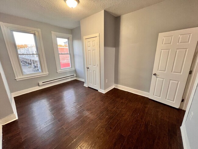 Building Photo - Updated 3 Bedroom 1.5 Bath Townhome w/ Paved Yard + Washer & Dryer