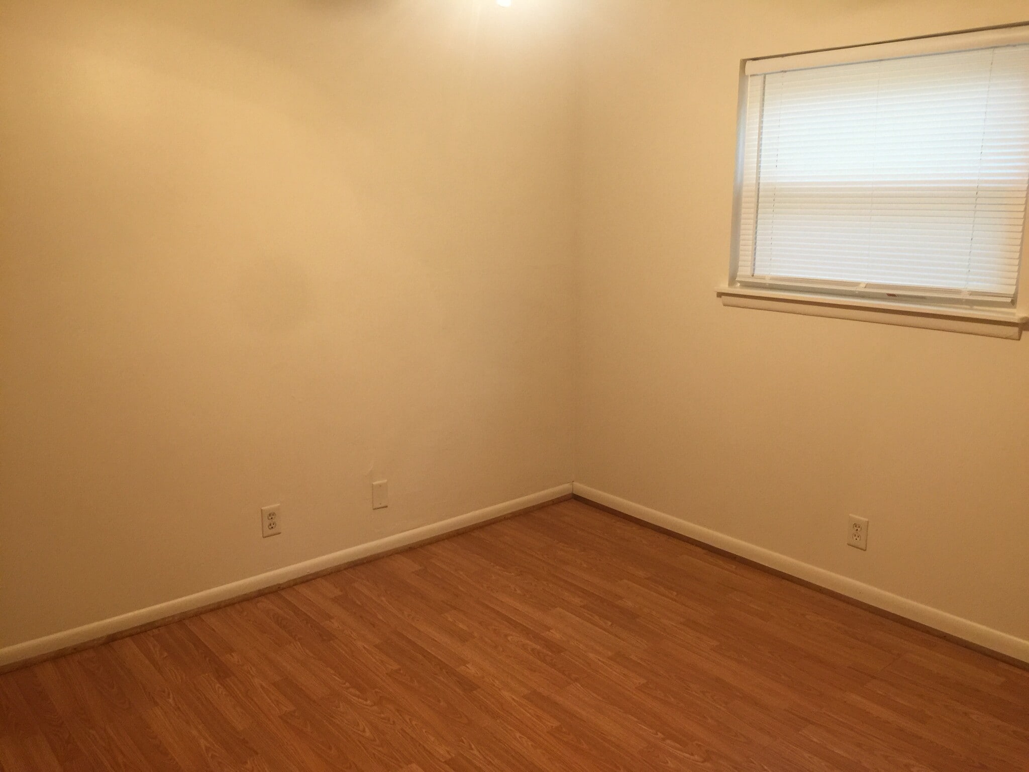 Building Photo - 860 Monroe Dr NE