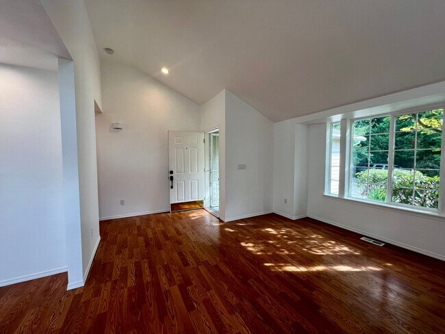 Building Photo - PENDING APPLICATION; Remodeled Rambler wit...