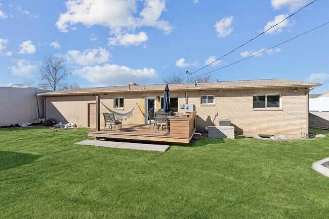 Building Photo - 770 N 1000 E