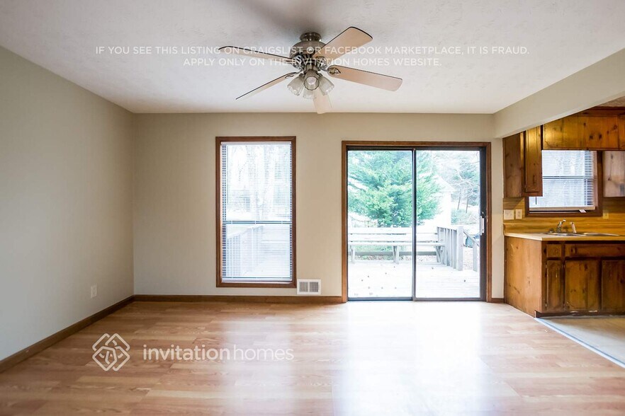 Building Photo - 1100 Spring Pl