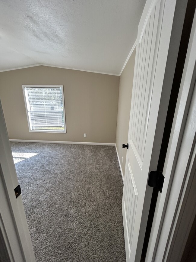 Building Photo - 526 Chris St