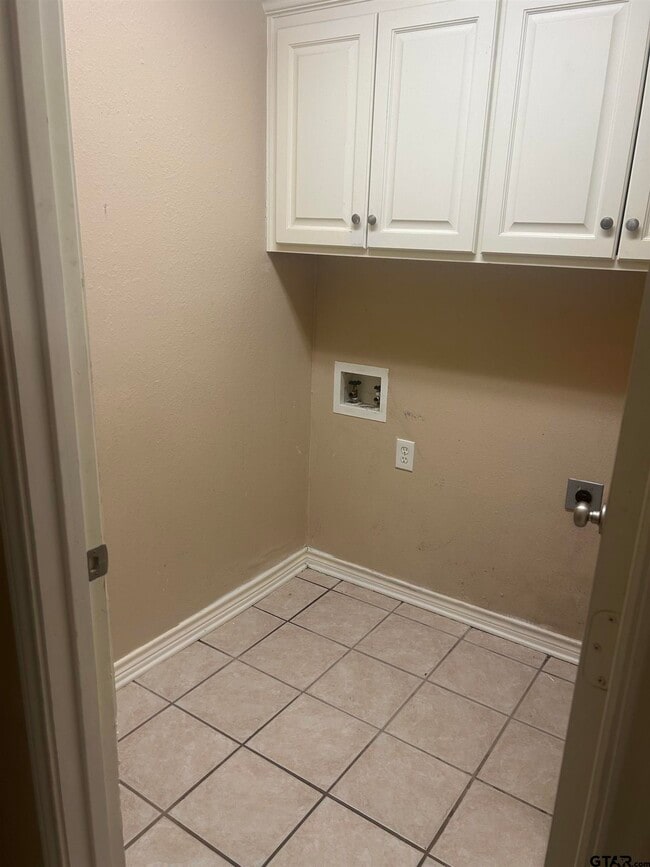 Building Photo - 8315 Garrett Dr