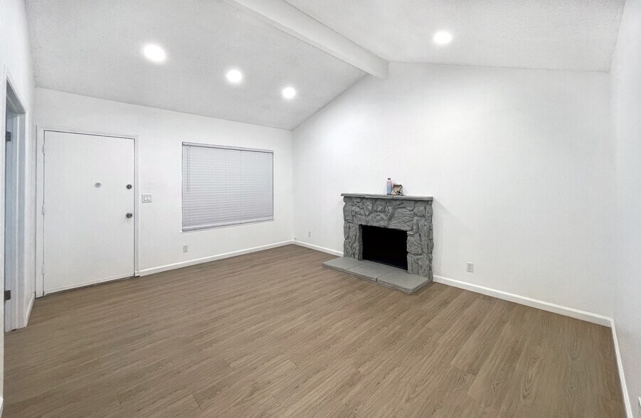 Building Photo - 2365 Fallingtree Dr