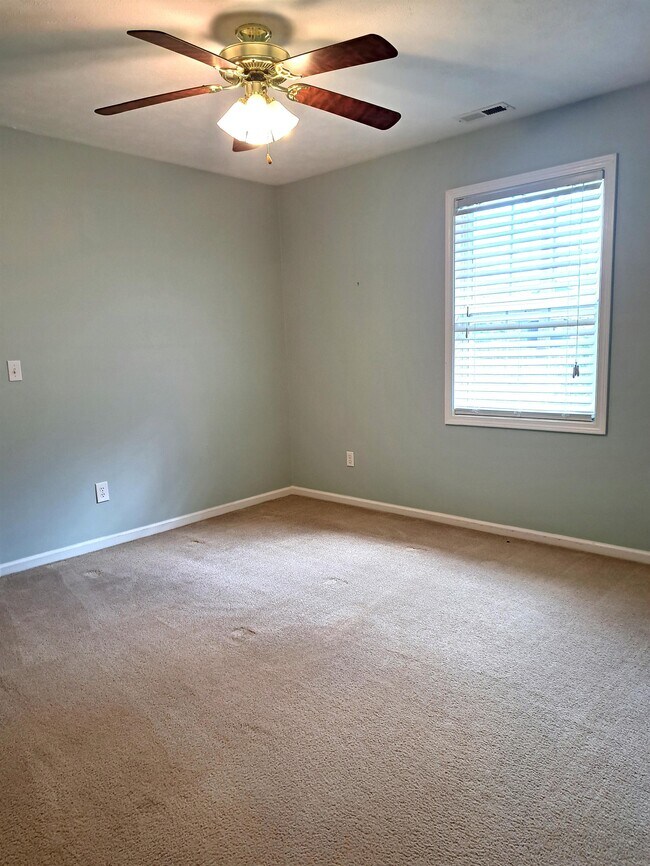 Building Photo - 1908 Joslyn Dr