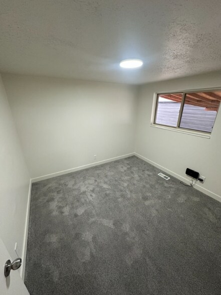 Building Photo - 8169 Ivy Dr