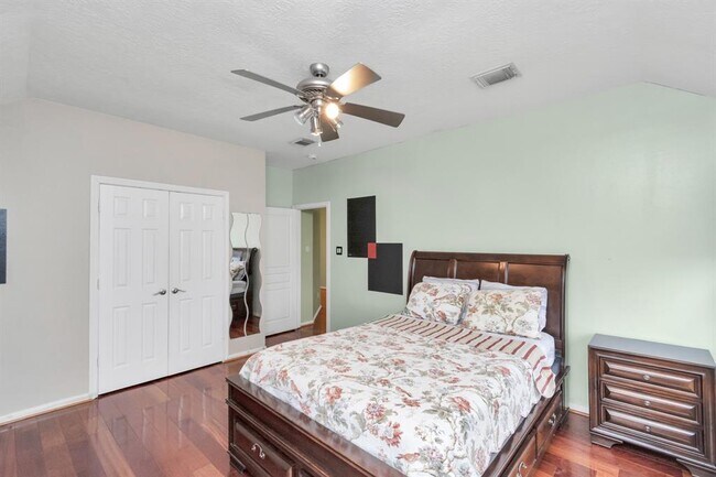 Building Photo - 12002 Newport Shore Dr