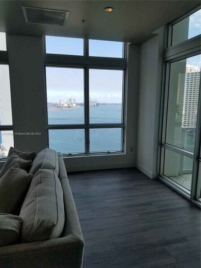 Building Photo - 300 S Biscayne Blvd