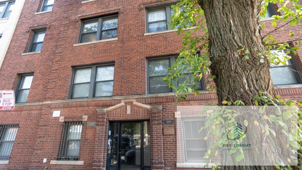 Building Photo - 3249 N Damen Ave