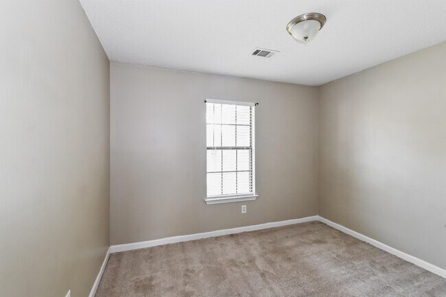 Building Photo - 6583 Shaker Ln