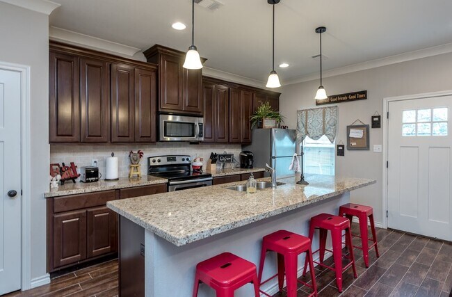 Building Photo - 1117 Oney Hervey Dr