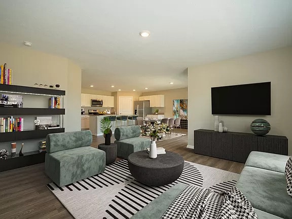 Building Photo - Fantastic 4bd/2ba home! Coming soon!