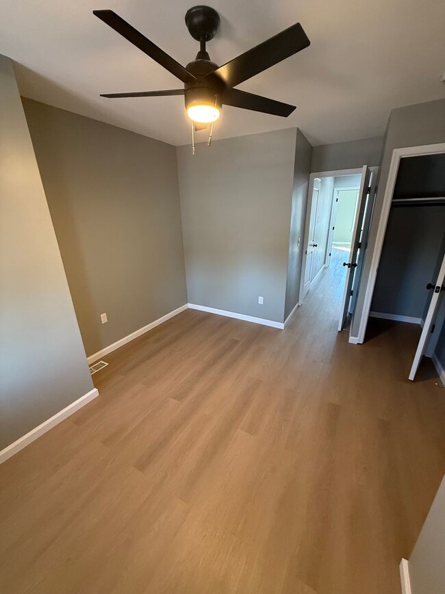 Building Photo - Freshly Renovated Home on Up and Coming St...