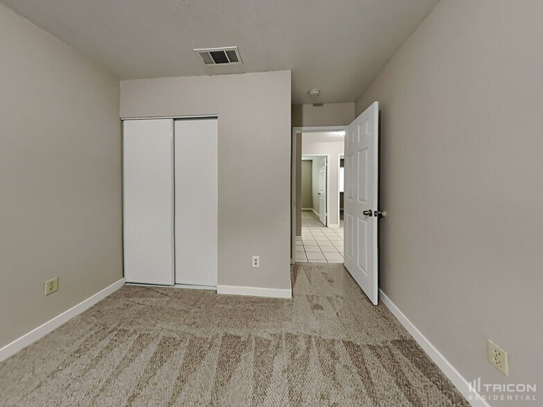 Building Photo - 601 Jeelu Way