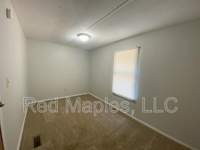 Building Photo - 840 Briny Ln