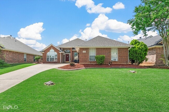 Building Photo - 4 Bedroom 2.5 Bathroom in Stockwell