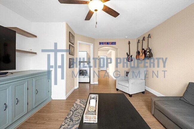 Building Photo - 4 Bed, 2 Bath Home with 2-Car Garage in North Nampa