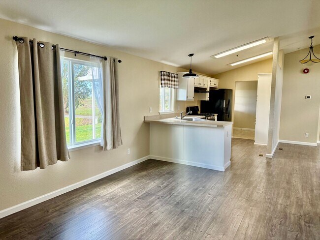 Building Photo - 600-606 Dolan Rd