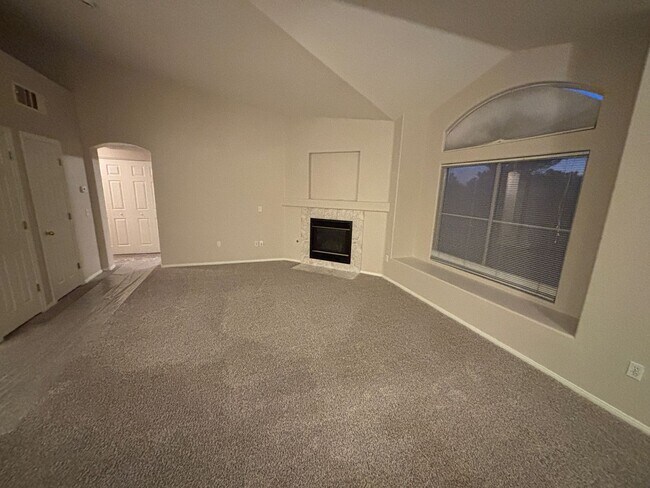 Building Photo - 2 Bed/ 2 Bath upstairs Condo in Guard Gated Painted Desert