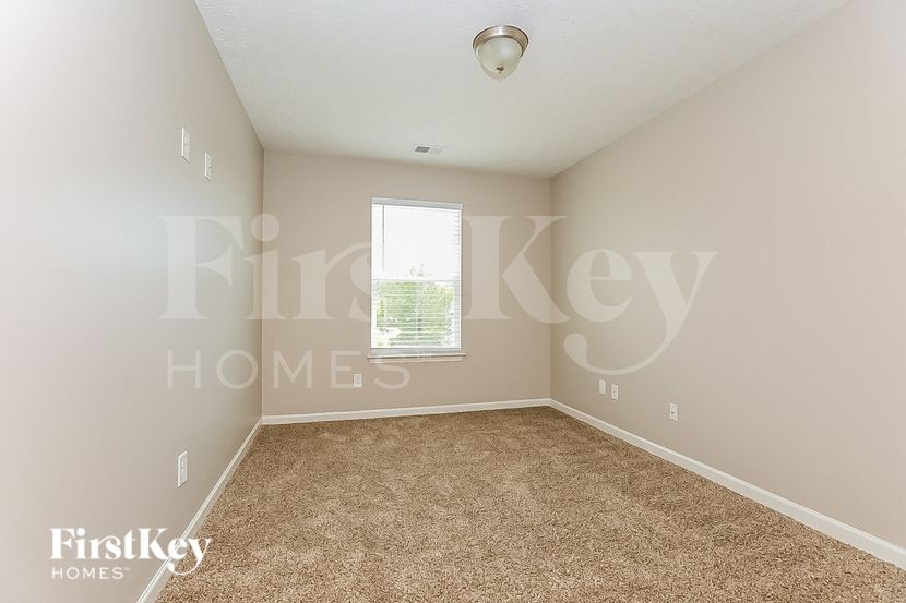 Building Photo - 307 Amit St