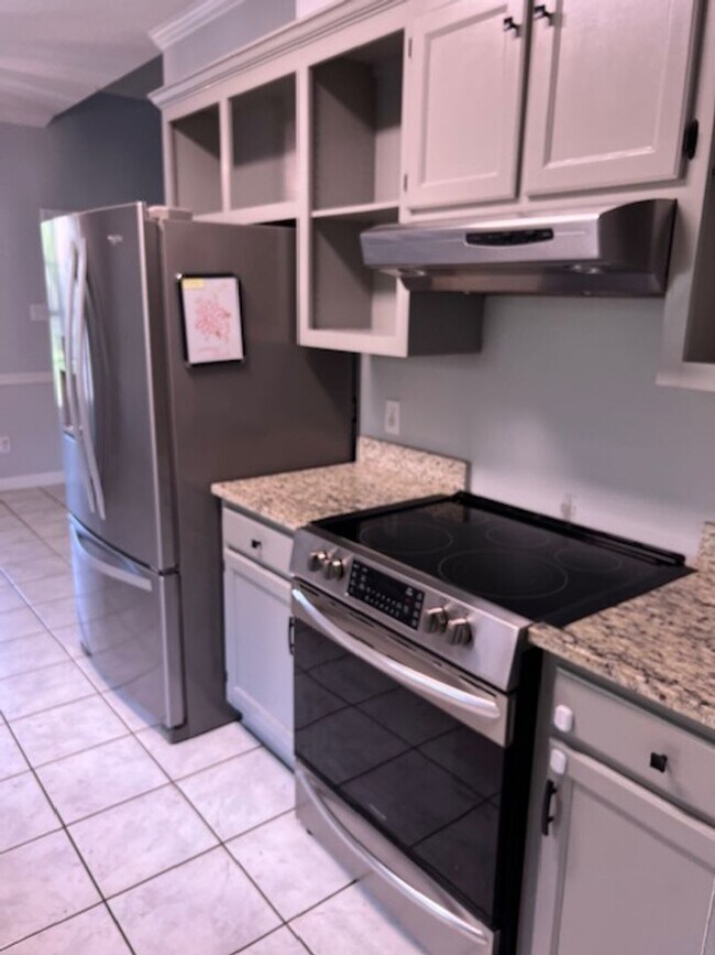 Building Photo - 4/2.5 located in Pinehurst subdivision