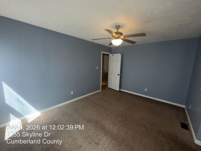 Building Photo - 1235 Skyline Dr