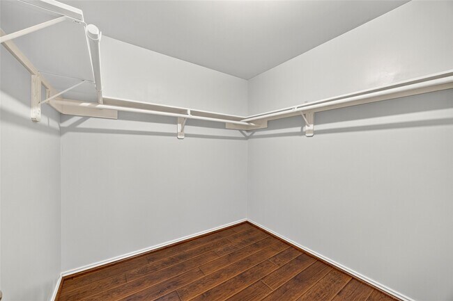 Building Photo - 12835 Wisteria Park Dr