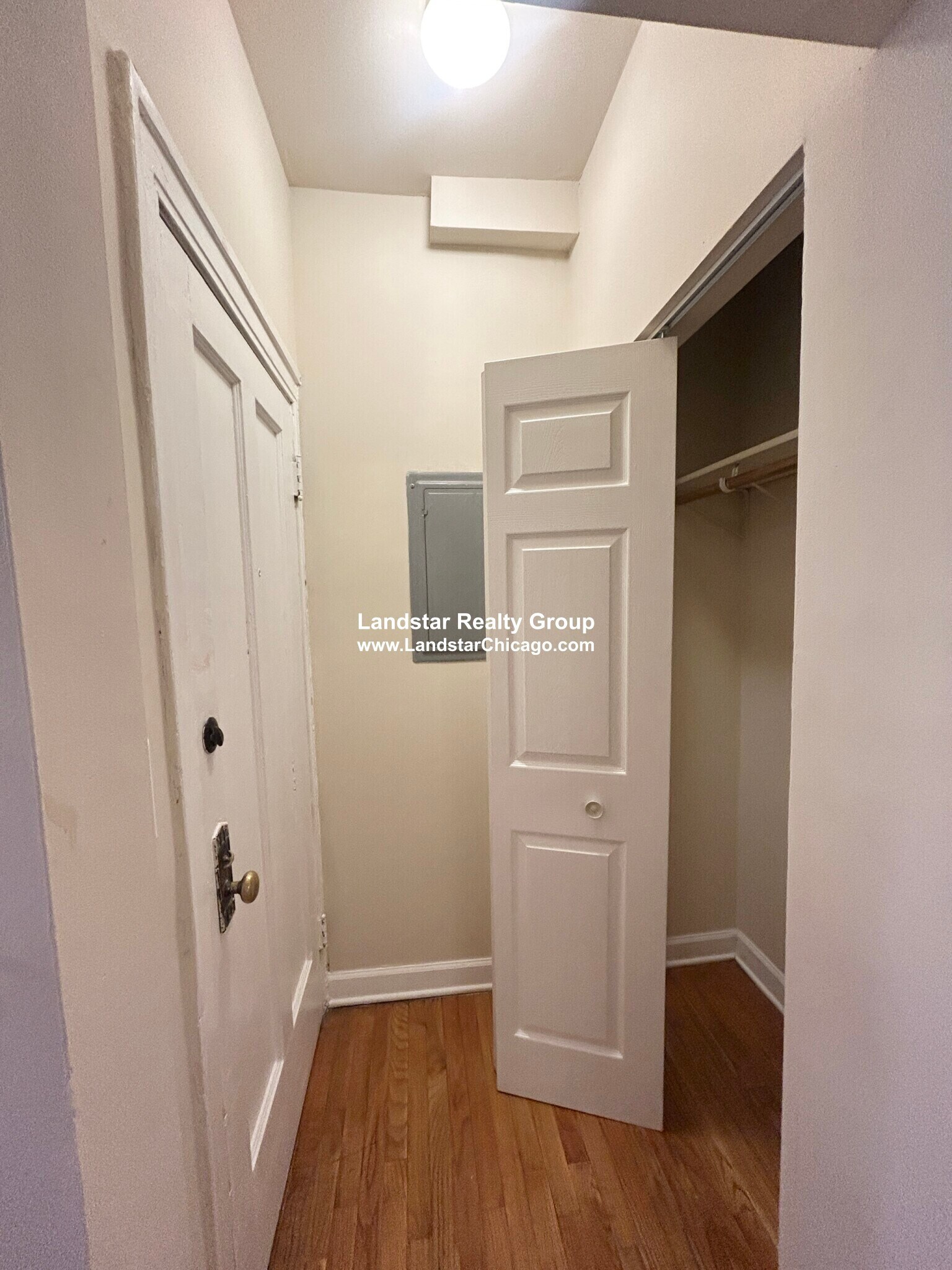 Building Photo - 1313 W Touhy Ave