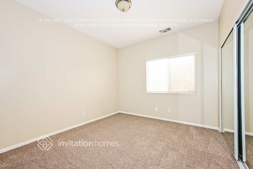 Building Photo - 20300 Vanowen St