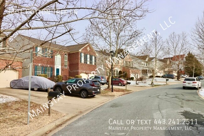 Building Photo - Beautiful 5 Bedroom SFH in Family Friendly...