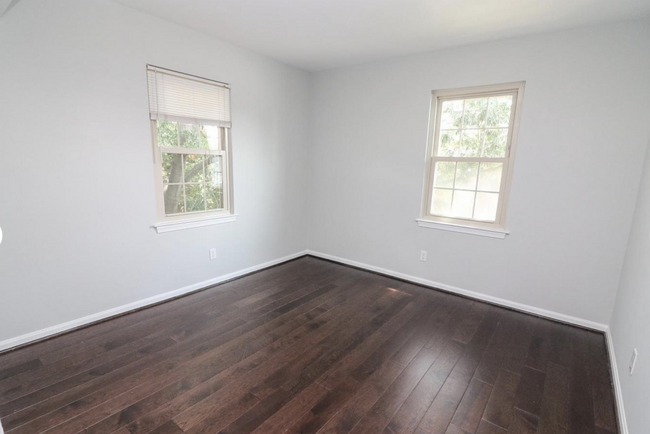 Second bedroom - 525 Bashford Ln