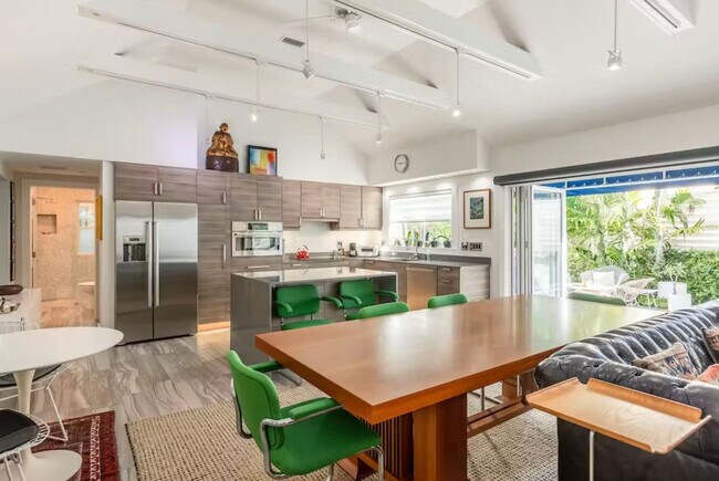 Building Photo - 629 Elizabeth St