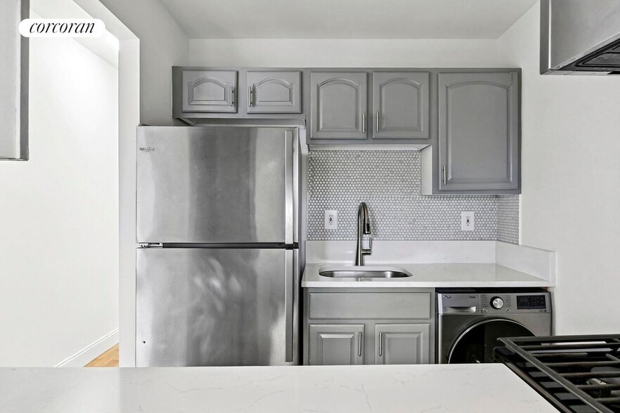 Building Photo - 722 Marcy Ave