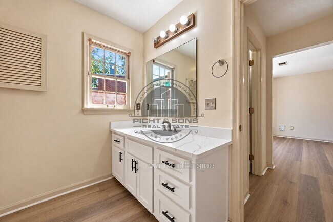 Building Photo - 3301 Lemoyne Ct