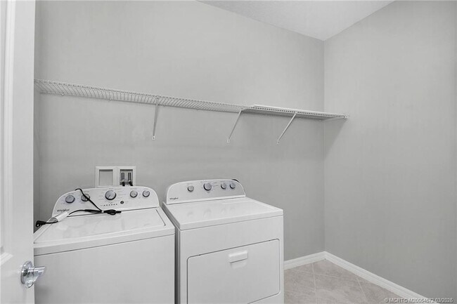 Building Photo - 10550 SW Captiva Dr